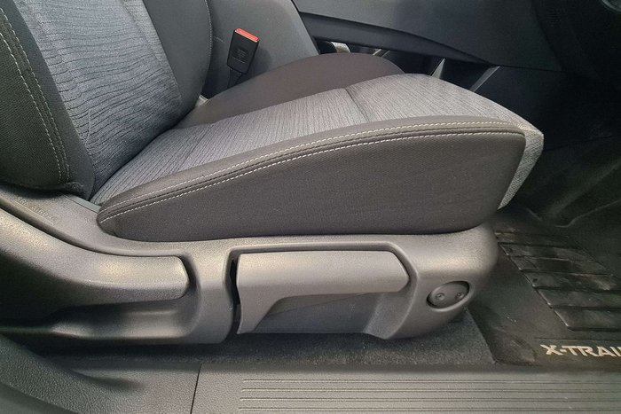 2025 Nissan X-TRAIL ST