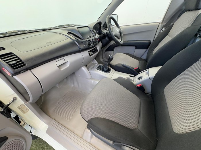 2013 Mitsubishi Triton GL