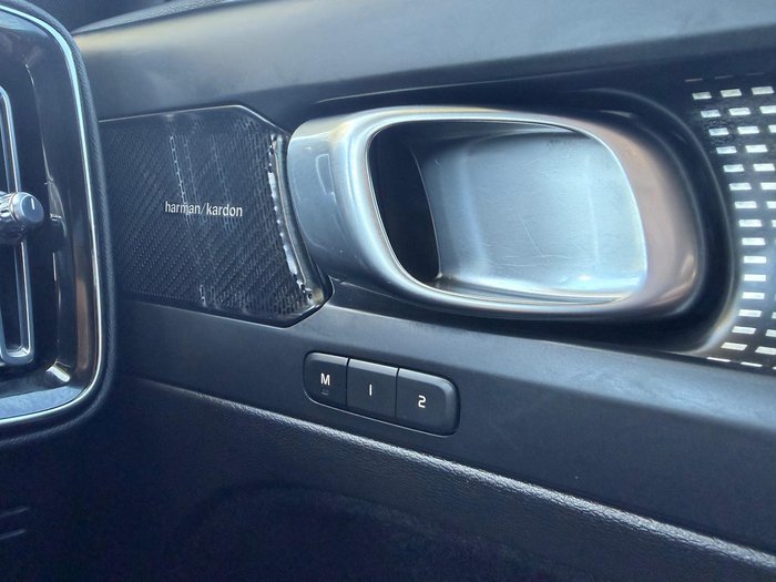 2021 Volvo XC40 T5 R-Design