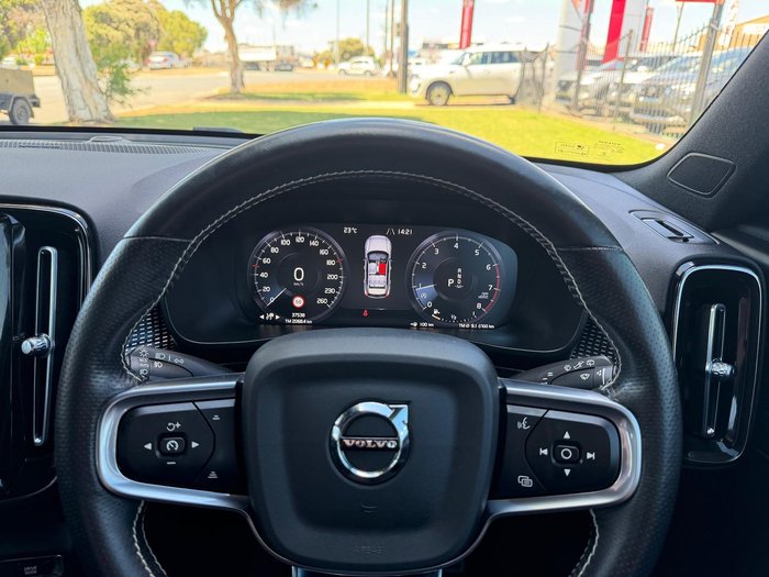 2021 Volvo XC40 T5 R-Design