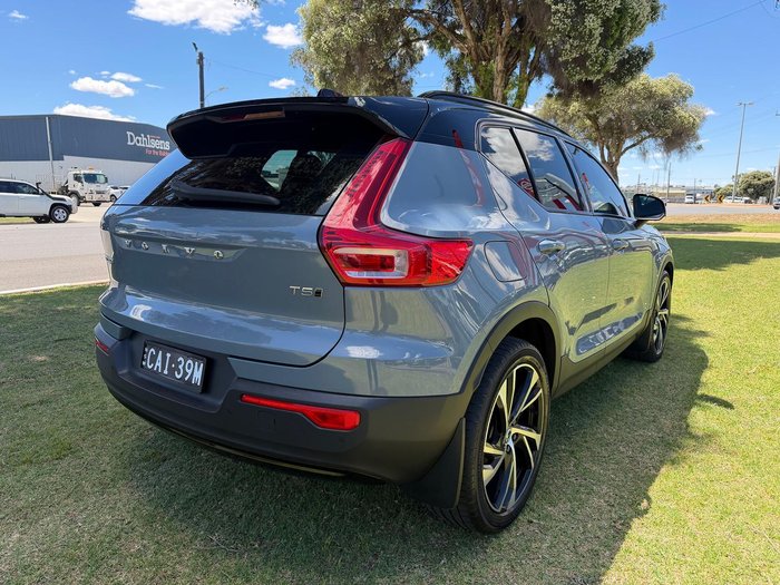 2021 Volvo XC40 T5 R-Design