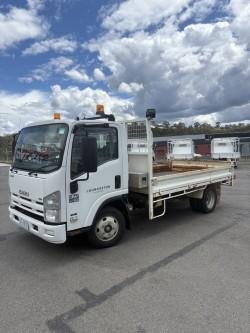 2011 Isuzu Npr White
