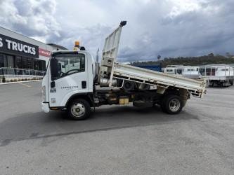 2011 Isuzu Npr White