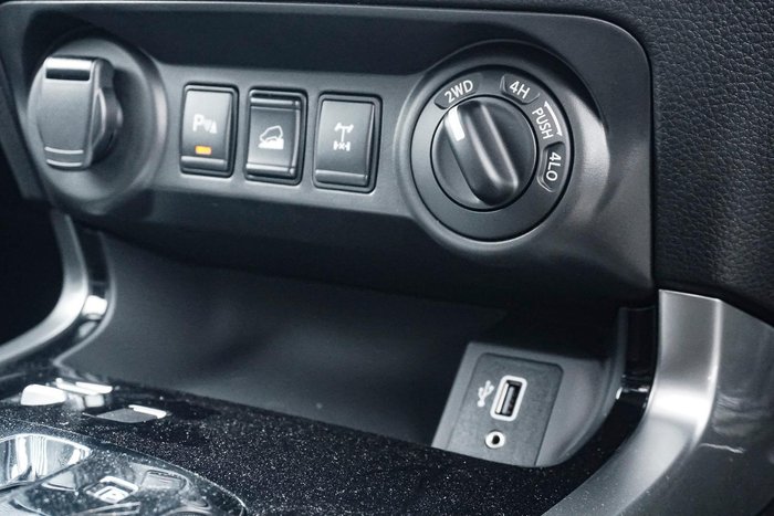 2025 Nissan Navara ST-X