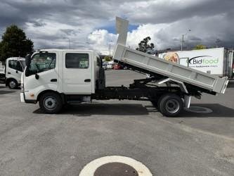 2025 Hino 816 Crew Cab Factory Tipper White