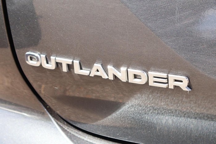 2023 Mitsubishi Outlander ES