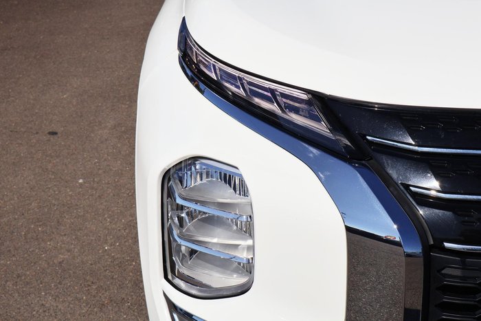 2023 Mitsubishi Outlander ES