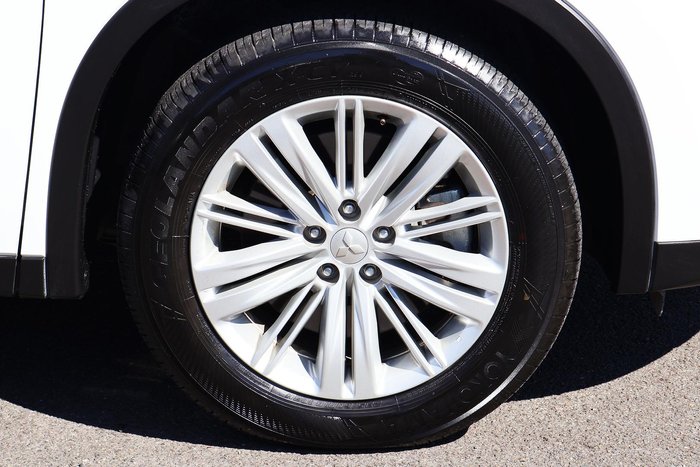 2023 Mitsubishi Outlander ES