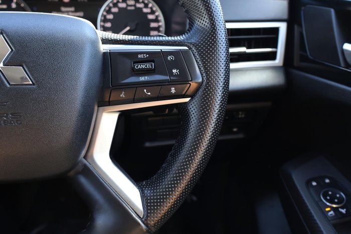 2023 Mitsubishi Outlander ES ZM MY23 White