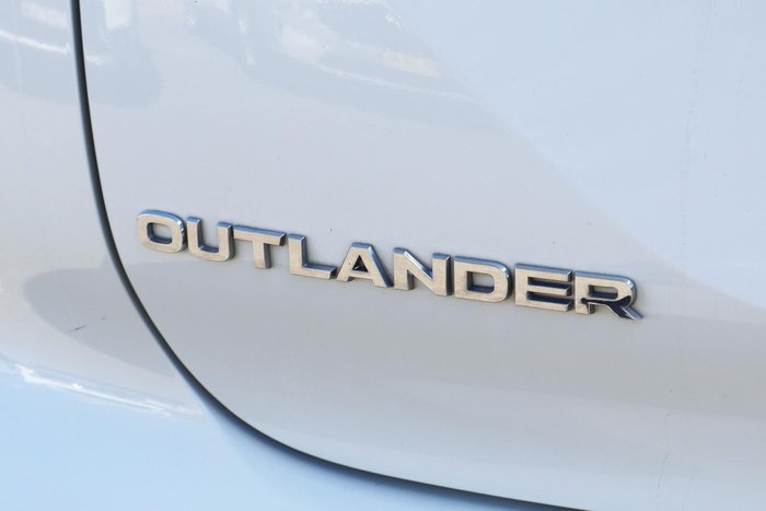 2023 Mitsubishi Outlander ES ZM MY23 White