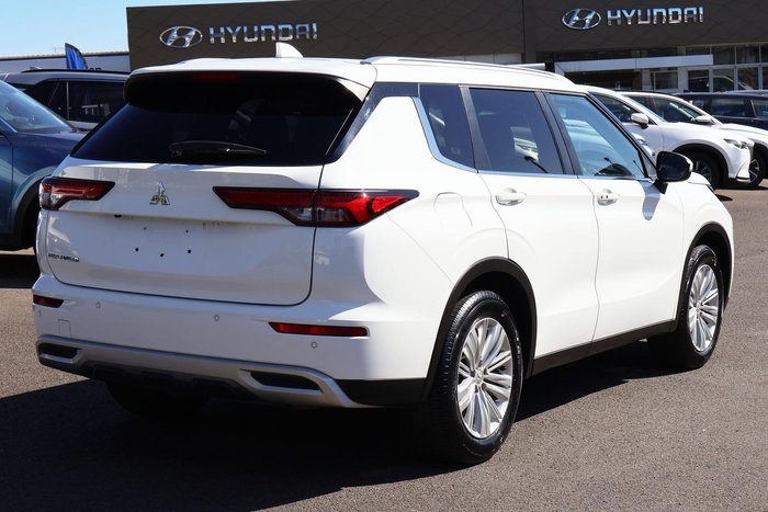 2023 Mitsubishi Outlander ES ZM MY23 White