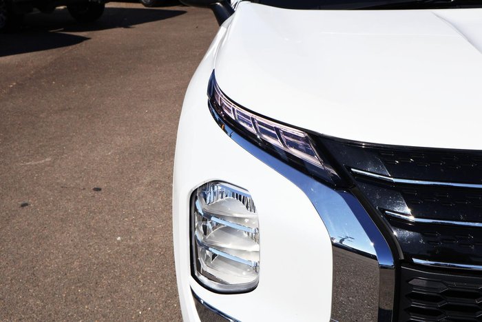 2023 Mitsubishi Outlander ES ZM MY23 White