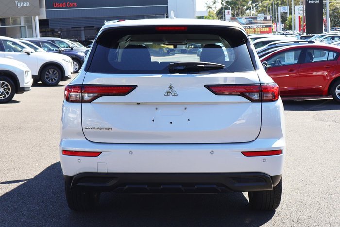 2023 Mitsubishi Outlander ES ZM MY23 White