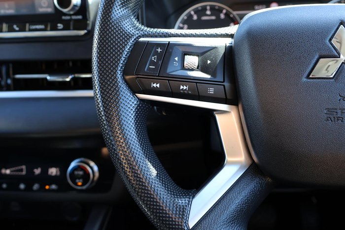 2023 Mitsubishi Outlander ES ZM MY23 White