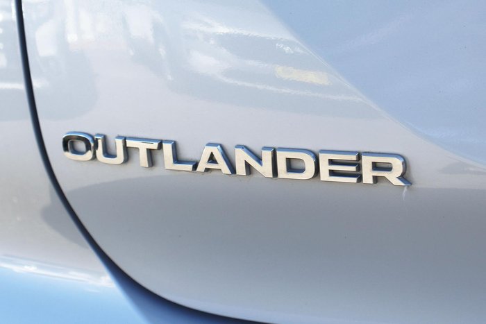 2023 Mitsubishi Outlander ES ZM MY23 White