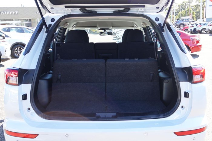 2023 Mitsubishi Outlander ES ZM MY23 White