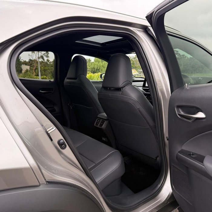 2025 Lexus UX 300h Luxury