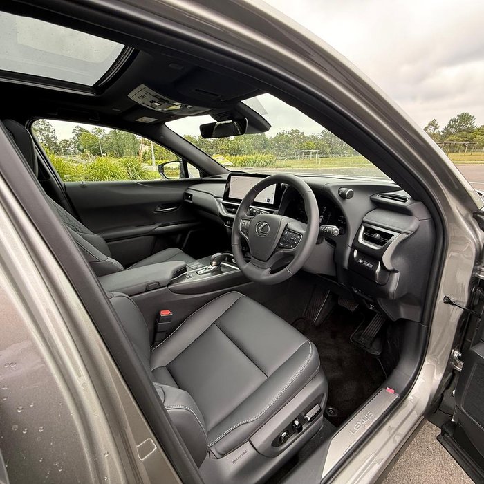 2025 Lexus UX 300h Luxury