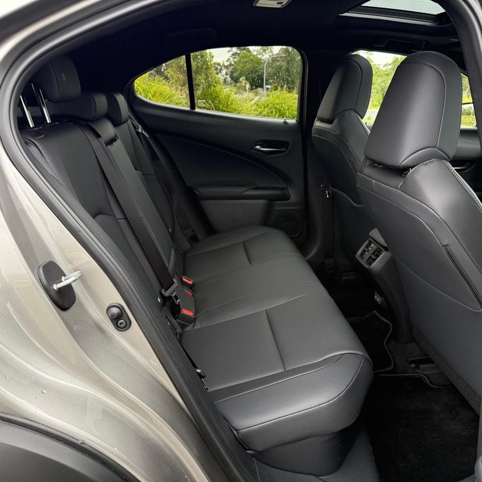 2025 Lexus UX 300h Luxury