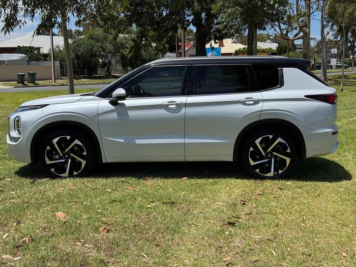 2021 Mitsubishi Outlander Exceed Tourer ZM MY22 AWD White Diamond with Black Mica Roof