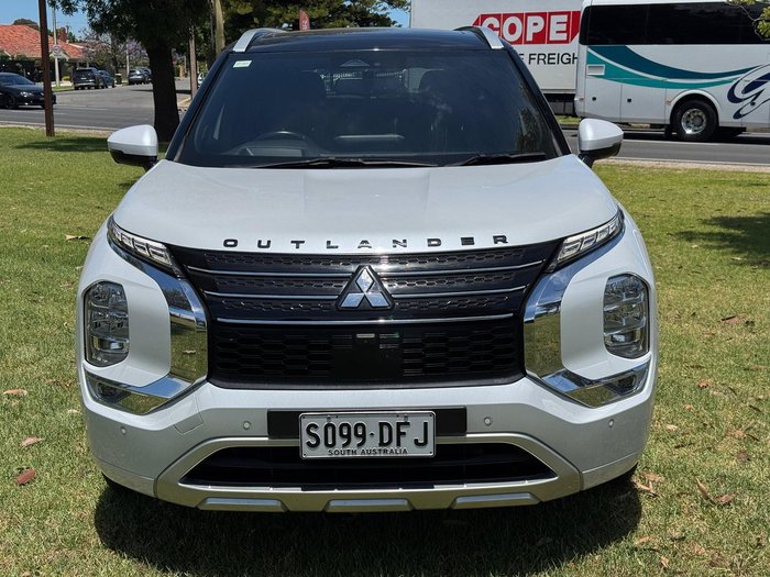 2021 Mitsubishi Outlander Exceed Tourer ZM MY22 AWD White Diamond with Black Mica Roof