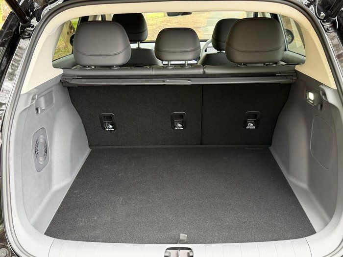 2025 Leapmotor B10 Design LR