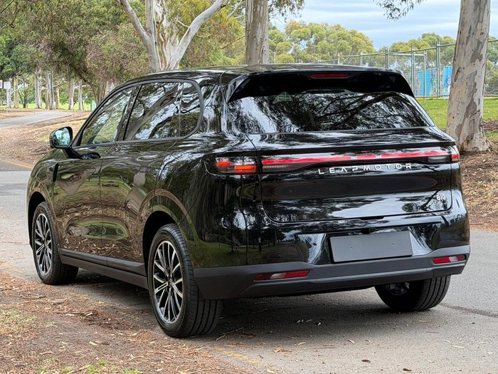 2025 Leapmotor B10 Design LR