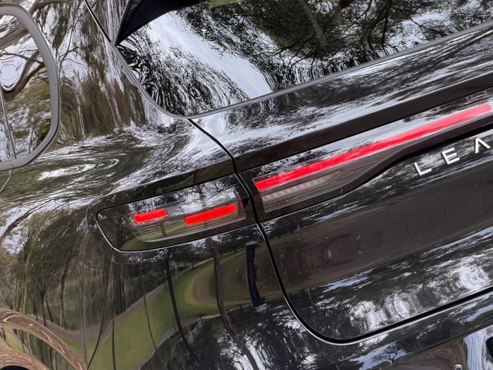 2025 Leapmotor B10 Design LR