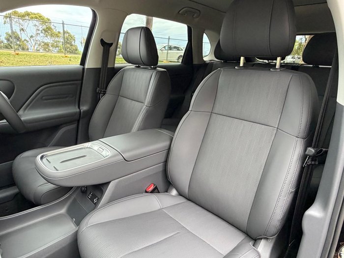 2025 Leapmotor B10 Design LR