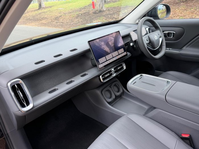 2025 Leapmotor B10 Design LR