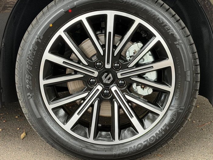 2025 Leapmotor B10 Design LR