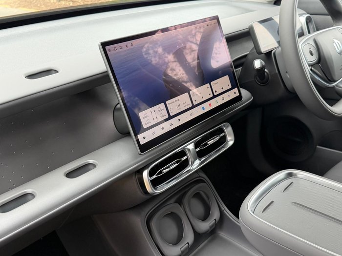 2025 Leapmotor B10 Design LR