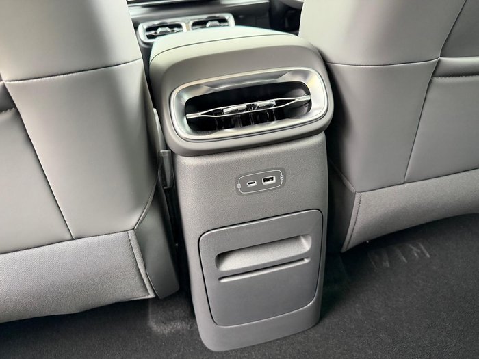 2025 Leapmotor B10 Design LR