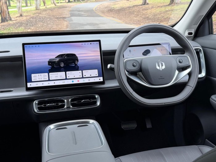 2025 Leapmotor B10 Design LR