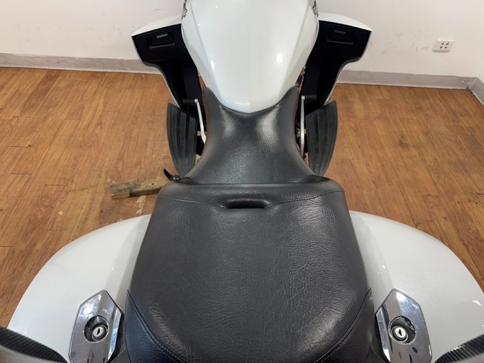 2011 Victory CROSS COUNTRY WHITE