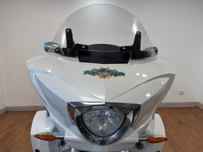 2011 Victory CROSS COUNTRY WHITE