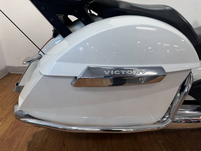 2011 Victory CROSS COUNTRY WHITE