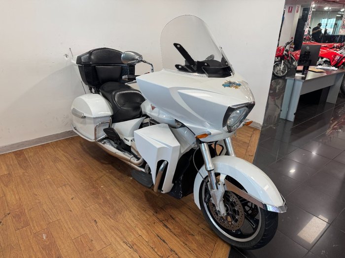 2011 Victory CROSS COUNTRY WHITE