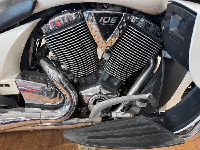 2011 Victory CROSS COUNTRY WHITE