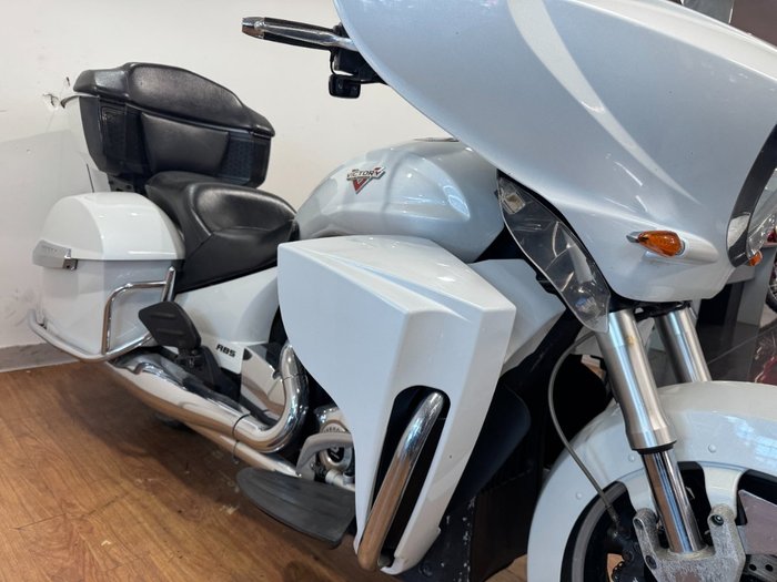 2011 Victory CROSS COUNTRY WHITE