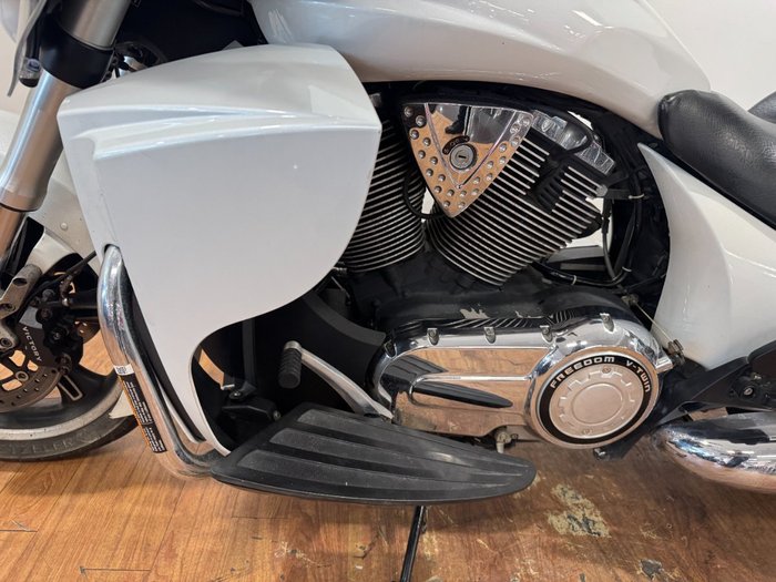 2011 Victory CROSS COUNTRY WHITE