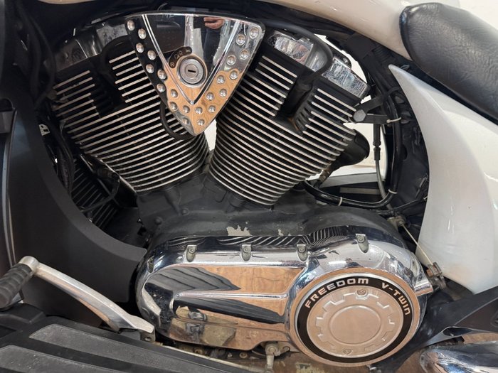 2011 Victory CROSS COUNTRY WHITE