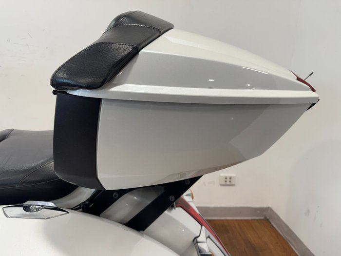 2011 Victory CROSS COUNTRY WHITE