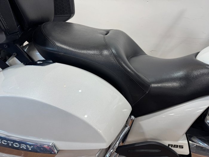 2011 Victory CROSS COUNTRY WHITE