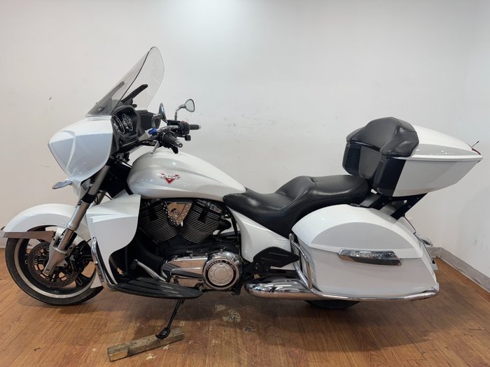 2011 Victory CROSS COUNTRY WHITE