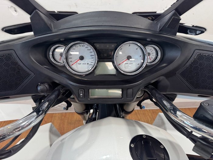 2011 Victory CROSS COUNTRY WHITE