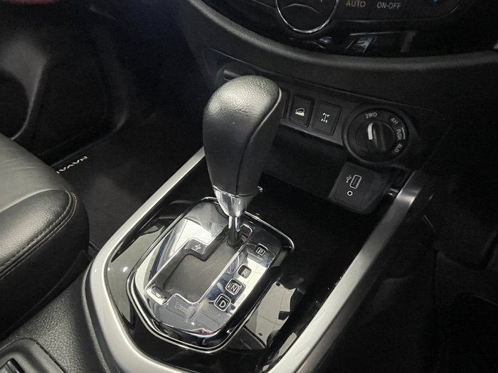 2021 Nissan Navara ST-X