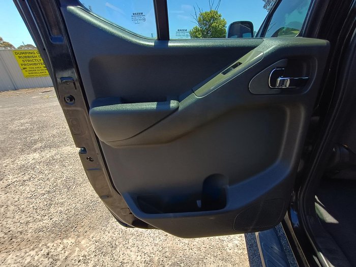 2009 Nissan Navara ST-X D40 4x2 Cosmic Black
