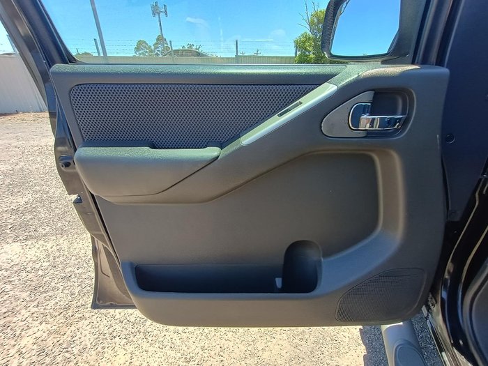 2009 Nissan Navara ST-X D40 4x2 Cosmic Black