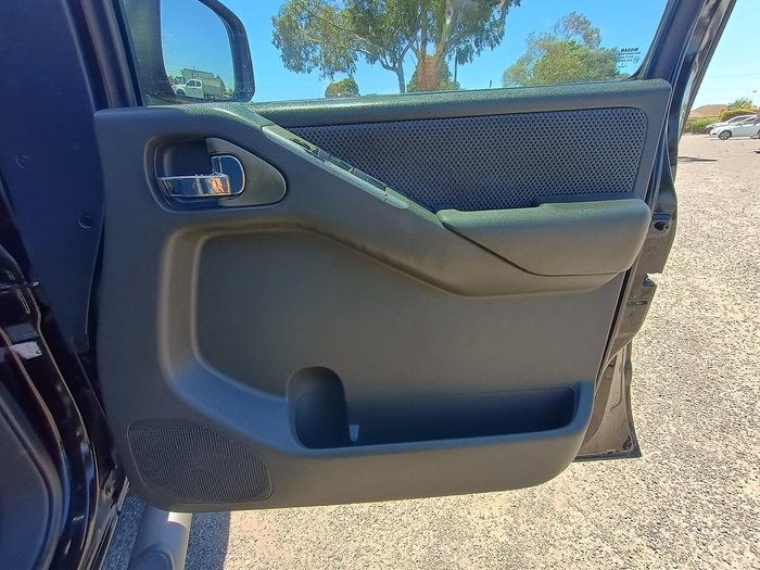 2009 Nissan Navara ST-X D40 4x2 Cosmic Black